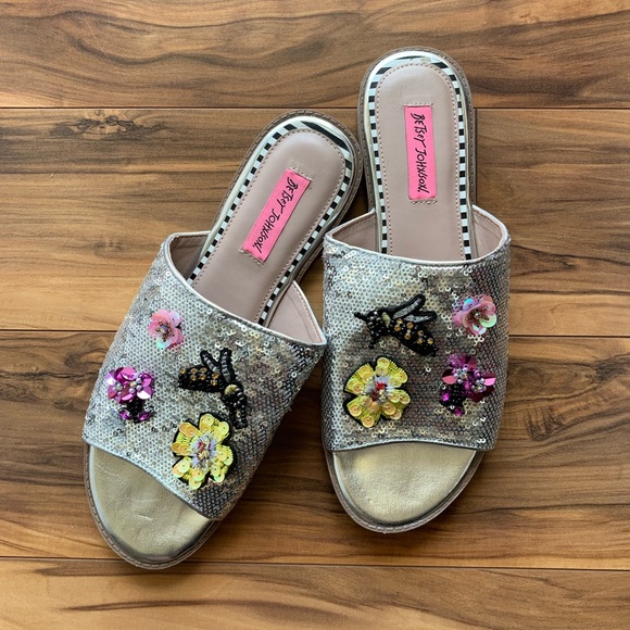 ๐ ๐. Betsey Johnson Zorro Slides - Picture 2 of 5